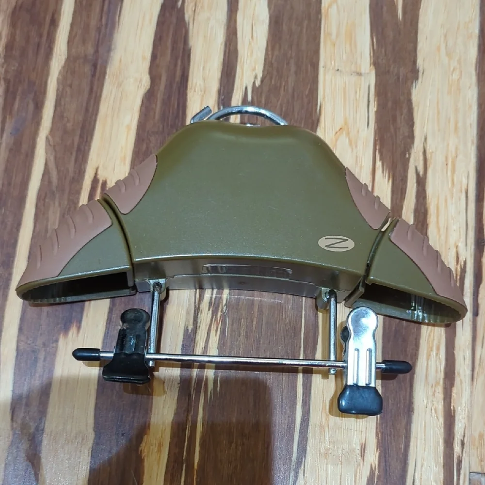 Collapsible Suit Hanger with Clips